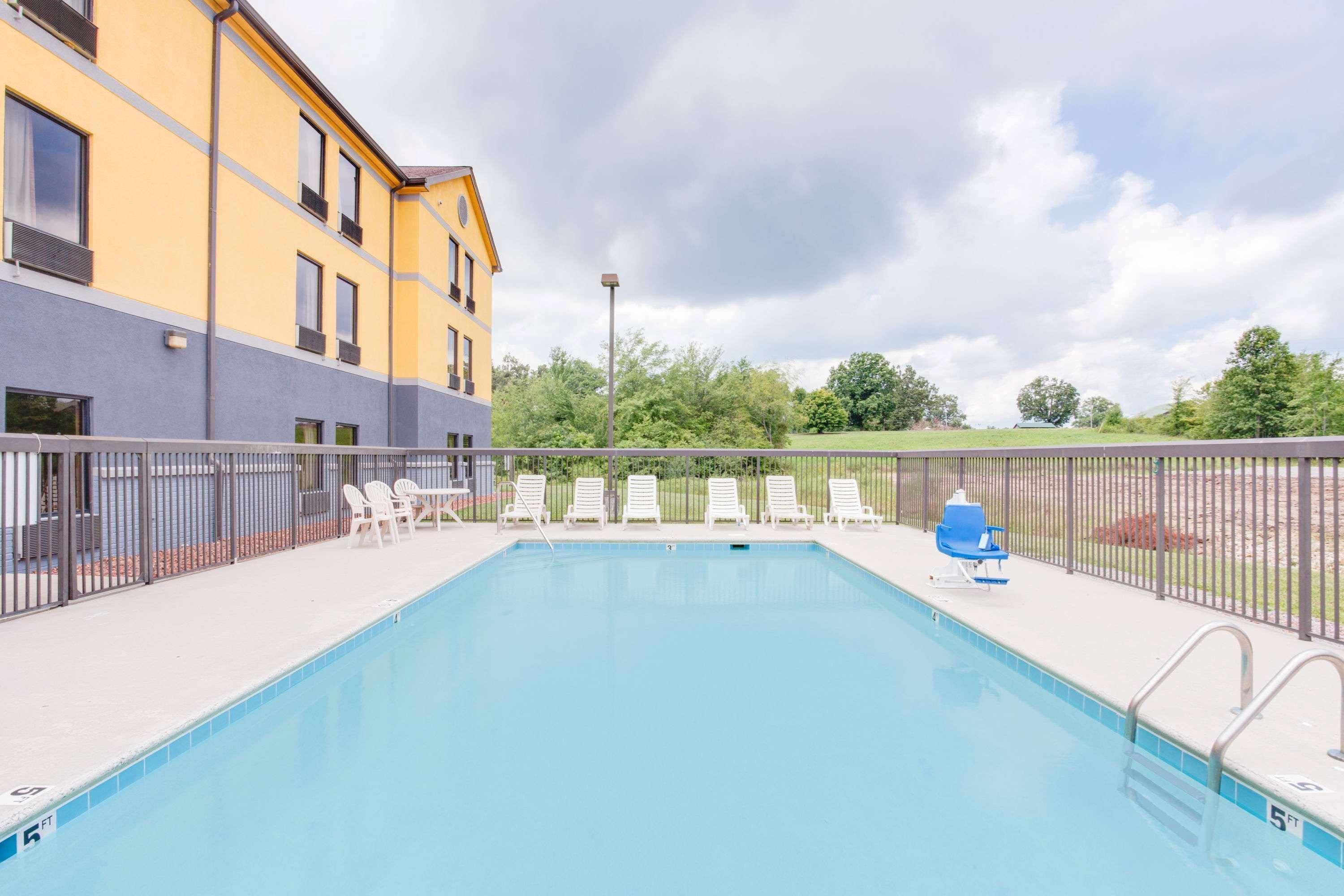 Super 8 By Wyndham Crossville Tn Exteriér fotografie